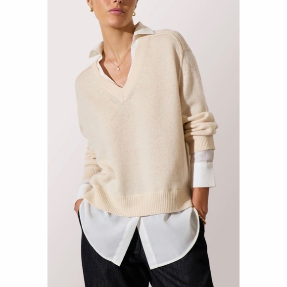 Brochu Walker small The LOOKER V-neck sweater in Almond.